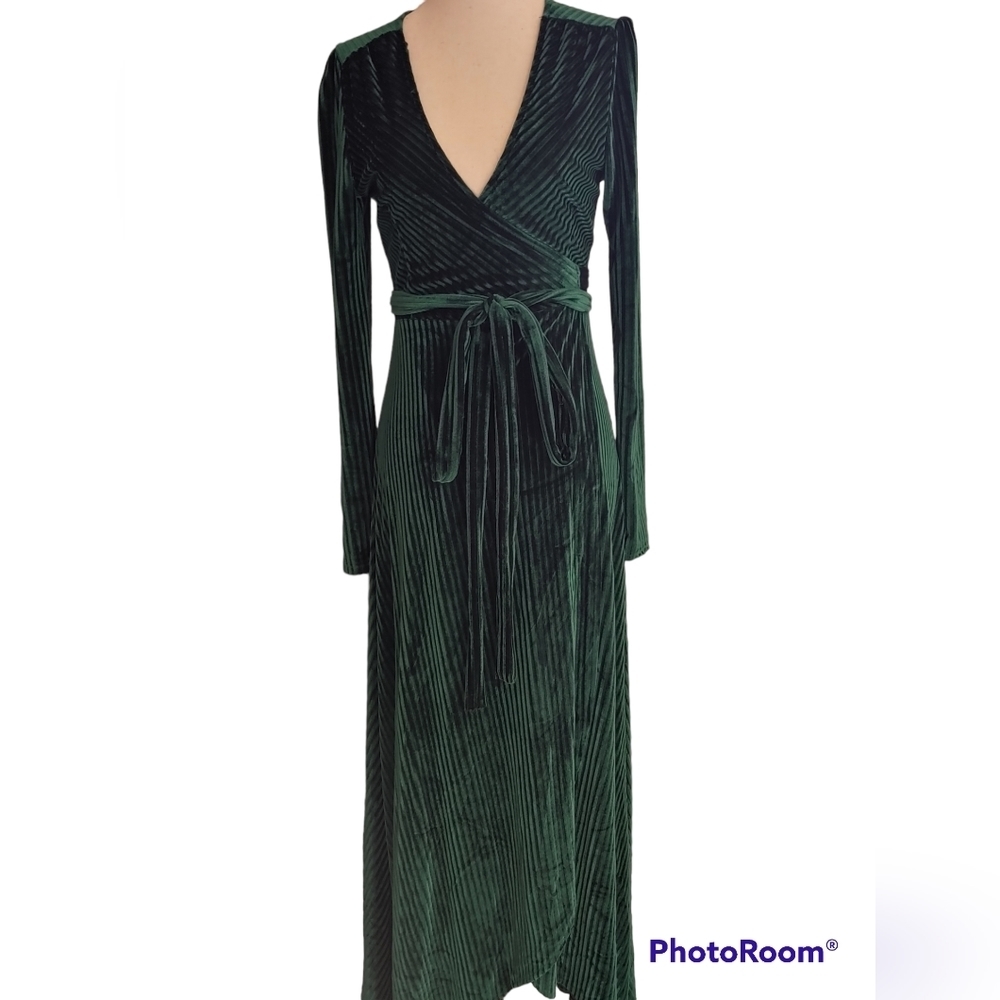 Baltic Born Emerald Green Long Sleeve Velvet Maxi Wrap Dress size XS.